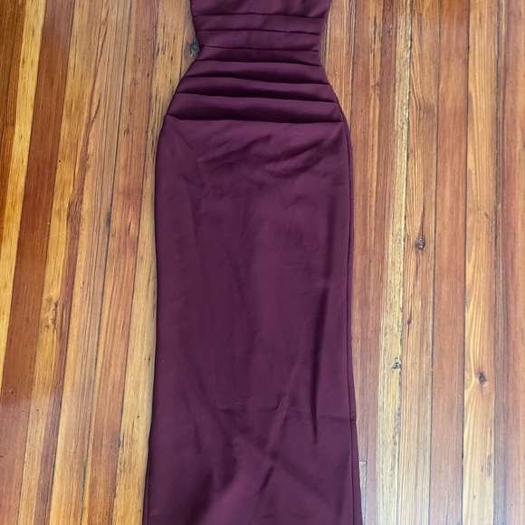 Chic Strapless Burgundy Dress - Picture 2 of 6